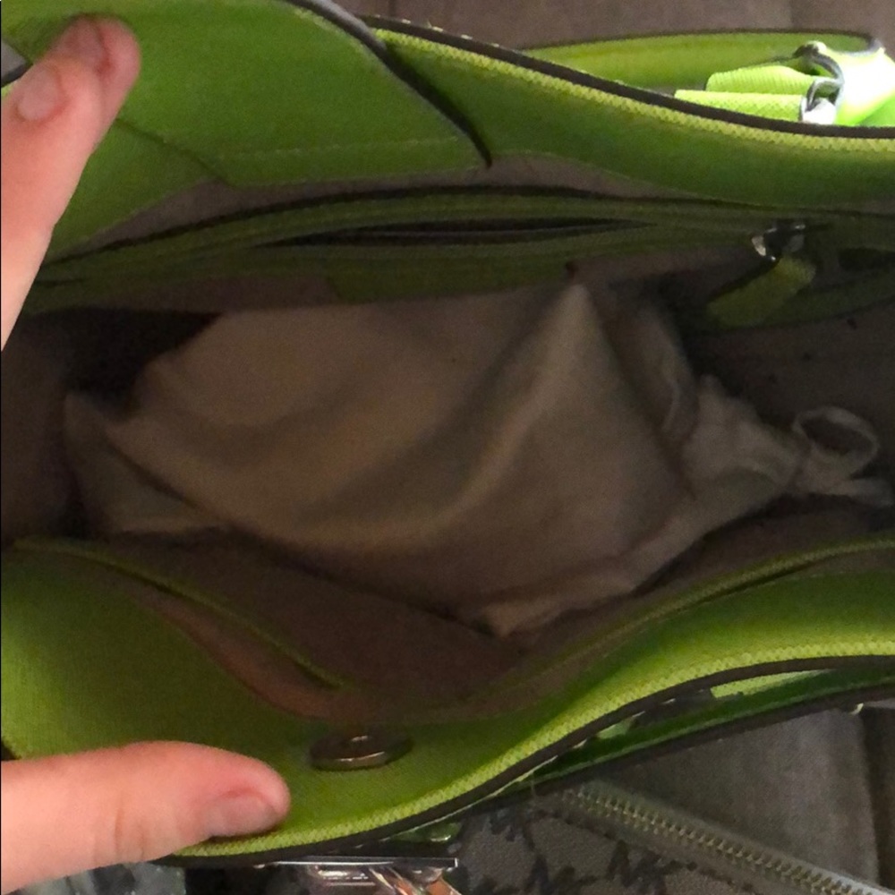 Michael Kors Medium - Picture 2 of 2